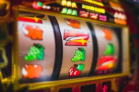 uslot Live Baccarat Table Myanmar — Professional Dealer ကတ်ဖြန့်နေသည့် မြင်ကွင်း